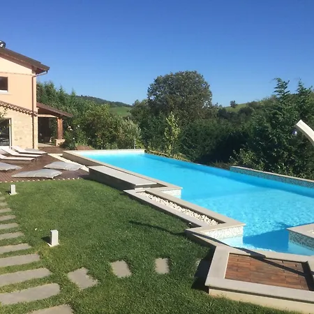 Agriturismo I Tassoni Фермерский дом *